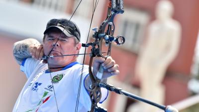 a male Para archer prepares to shoot an arrow