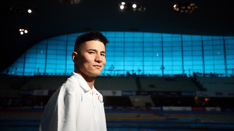 Photo portrait of swimmer with no  arms