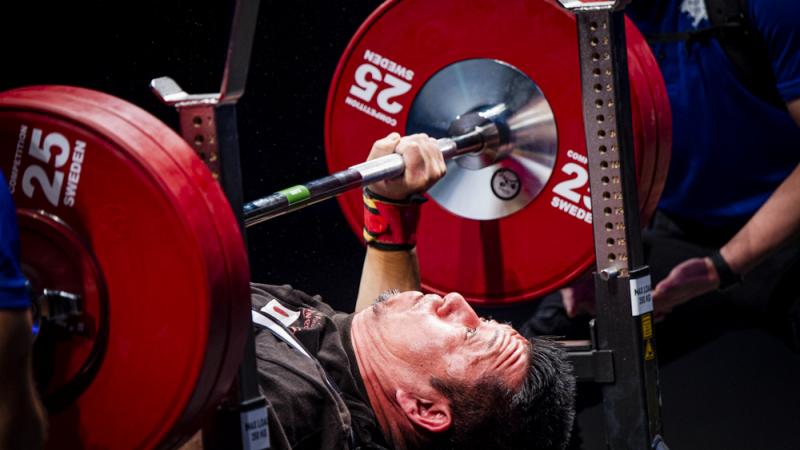 A male powerlifter preparing to lift the bar