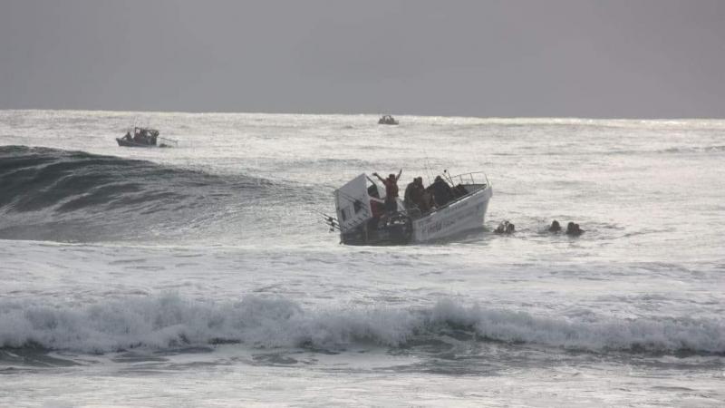 Boat heads out in sea storm to rescue people