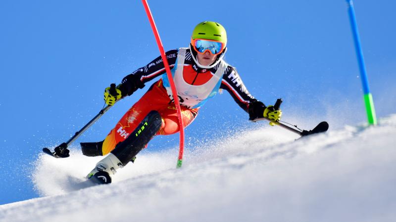A female Para alpine skier competing on one leg