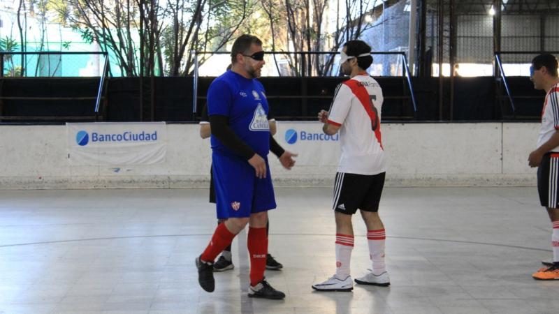 Diego Cerega playing for Fundación Paradeportes against River Plate