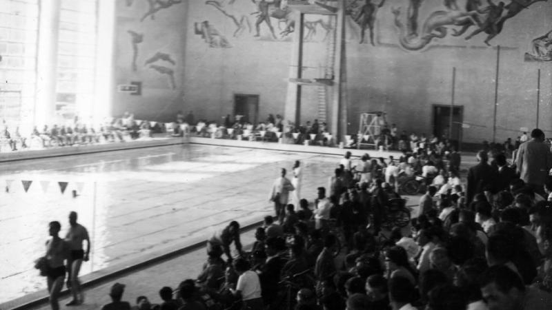 Black and white photo of packed swimming venue from Rome 1960