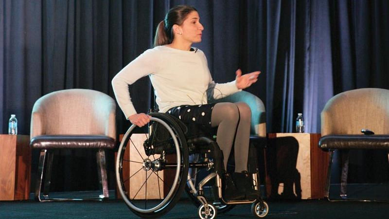 Ileana Rodríguez on stage giving a speech