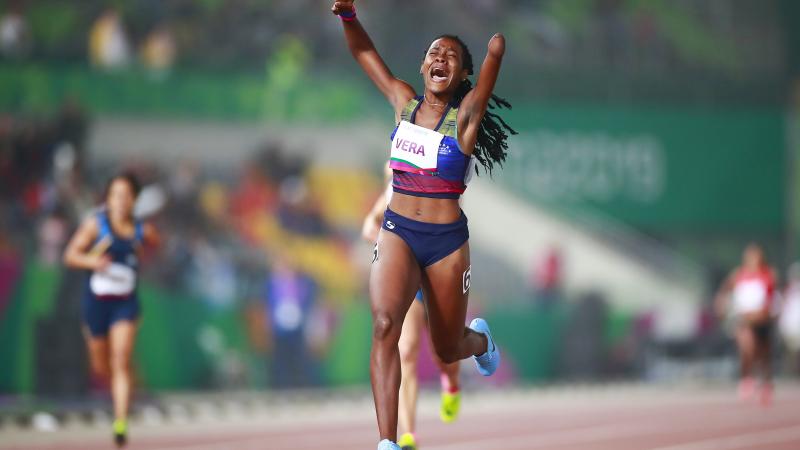 Lisbeli Vera celebrates after crossing the finish line