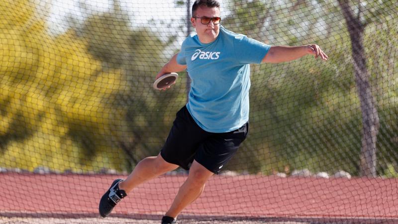 Refugee Para athlete Shahrad Nasajpour about to throw the discus