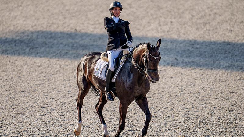  Philippa Johnson-Dwyer smiling riding her horse Just In Time