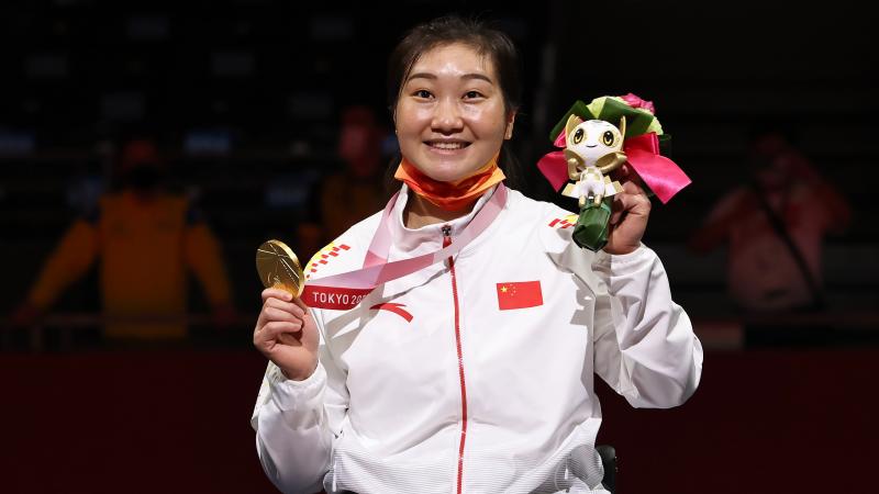 Tan Shumei in wheelchair fencing podium