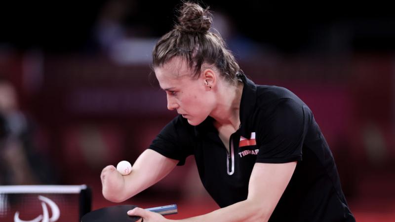 Natalia Partyka focuses on the table tennis ball