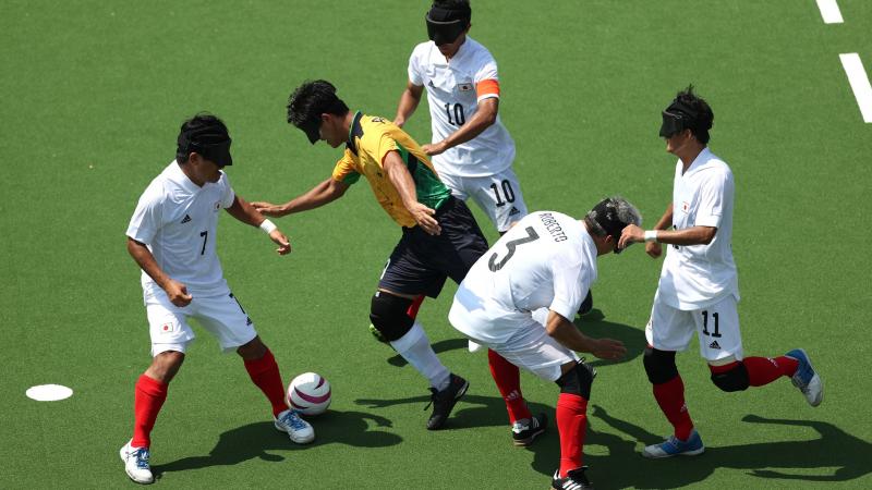 Brazil 5-a-side player dribbles Japanese rivals