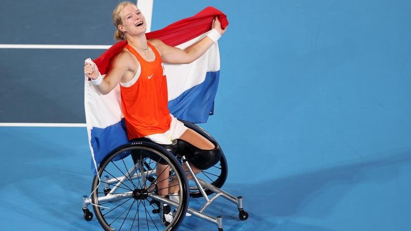 Diede de Groot celebrates with the Dutch flag