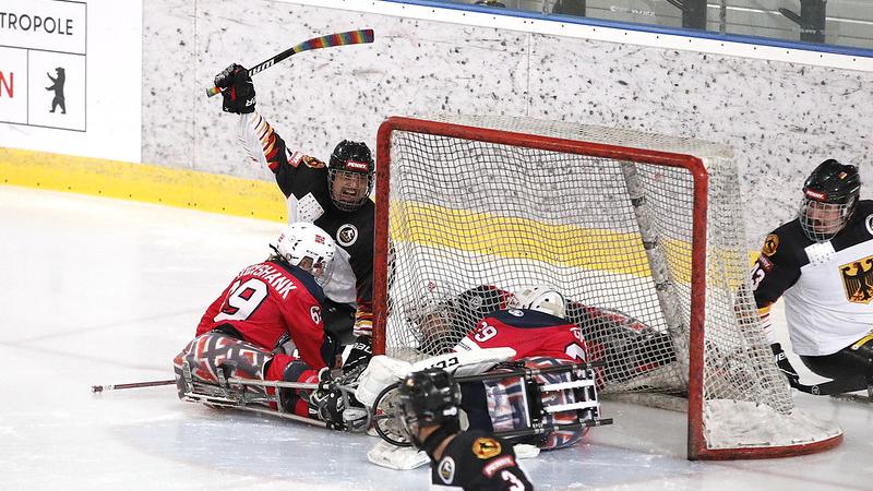 Three German and three Norwegian Para ice hockey players in a game