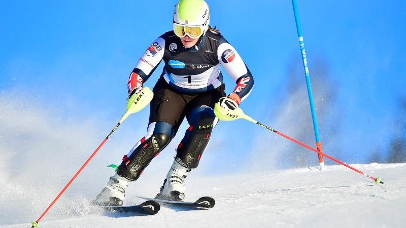 A female alpine skier in a slalom race