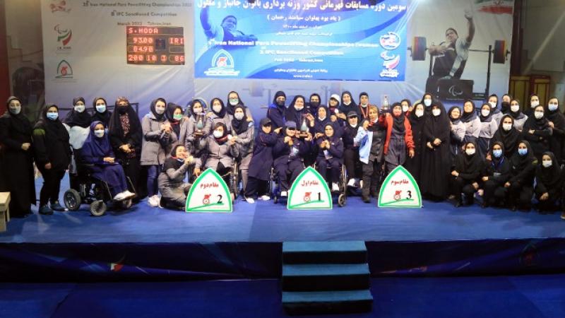 Image of women in a Para Powerlifting competition