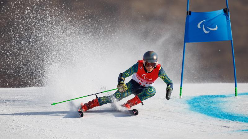 Mitchell Gourley (AUS) goes down the slopes at the Men’s Giant Slalom Standing at the Beijing 2022 Paralympic Winter Games.