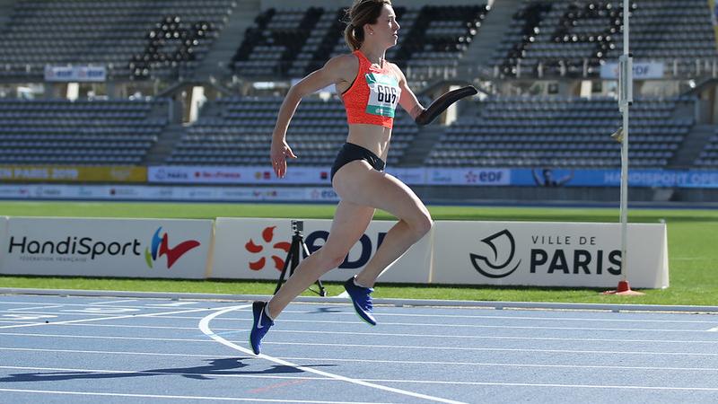 Image of a female Para Athletics in a competition