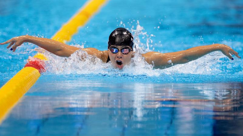 Anastasia Pagonis comes up for air mid-stroke during the women’s 200m Individual Medley SM13 final at Tokyo 2020.