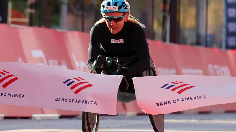 USA's Susannah Scaroni crosses the finish line in 1:45:48 to win the 2022 Chicago Marathon.