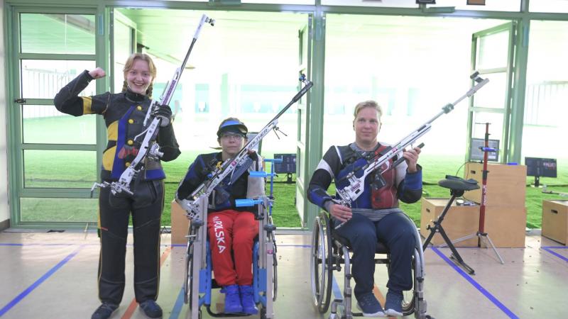 The winners of R8-women’s 50m rifle 3 positions SH1 strike a pose after their finals at Al Ain 2022.