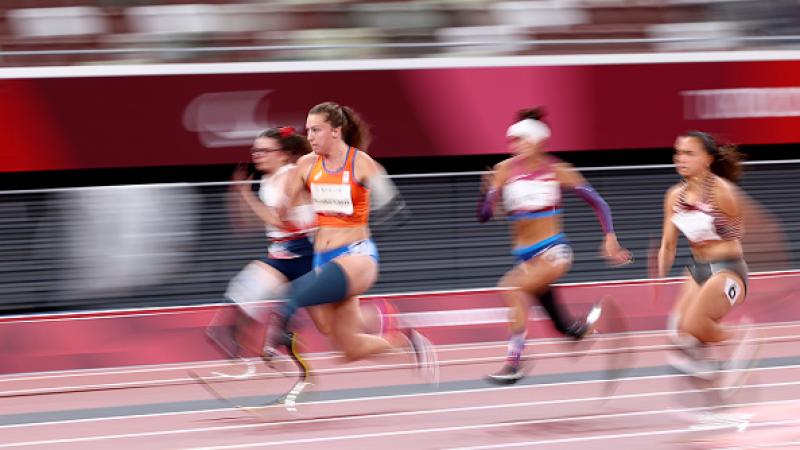A group of female runners with prosthetic legs in a Para athletics events
