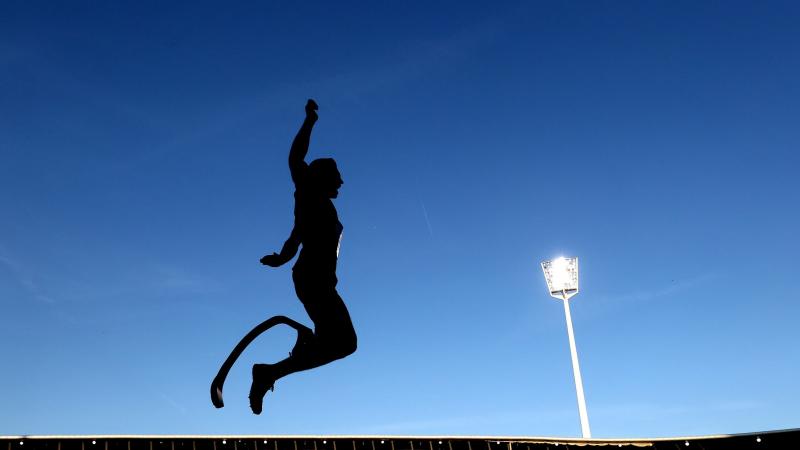 A men with a prosthetic leg jumping