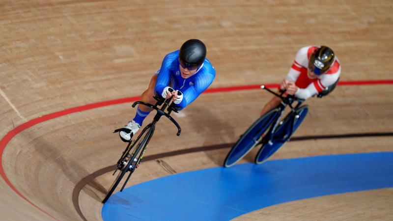 Two male Para cyclists compete