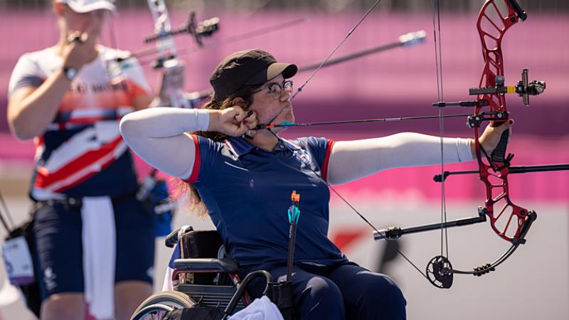 Para archer Mariana Zuniga pulls back her arrow ready to shoot 