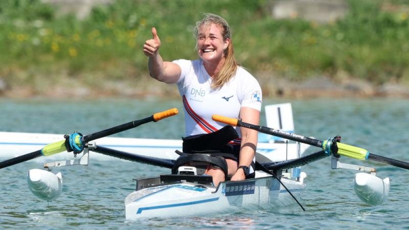 Para rower Birgit Skarstein giving the thumbs up from her boat