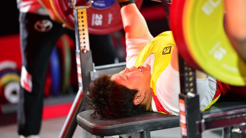A powerlifter in actipn