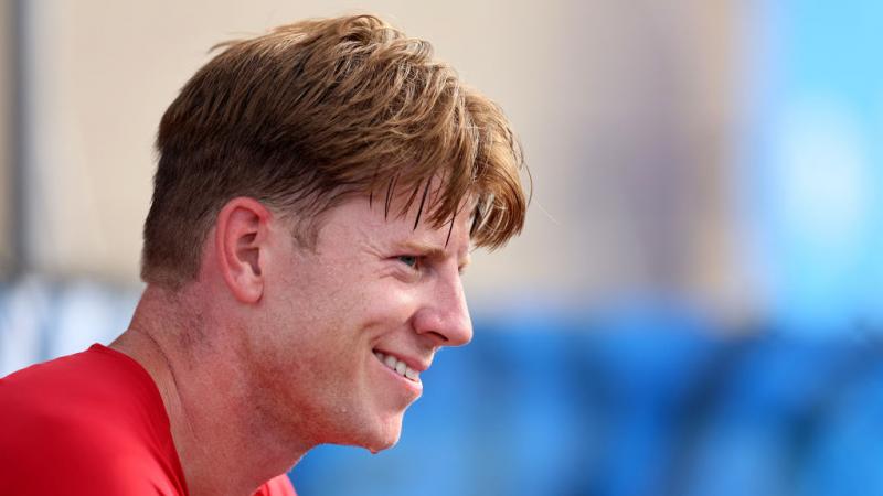 Para athletics star Hunter Woodhall smiling after a race 