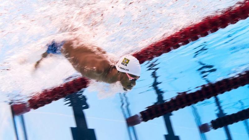 An underwater image of Brazilian swimmer Gabriel Araujo