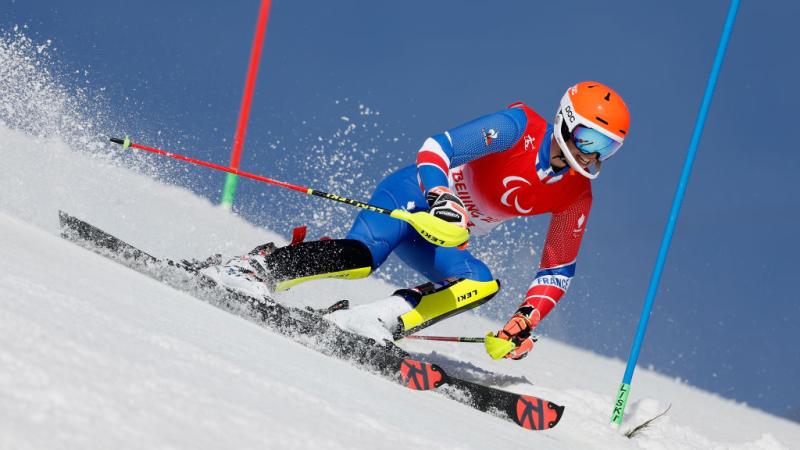 A male Para alpine skier in competition