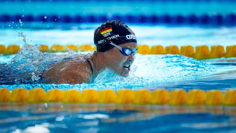 A female Para swimmer with the cap of Germany