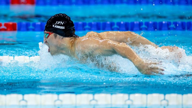 A male swimmer swimming butterfly stroke