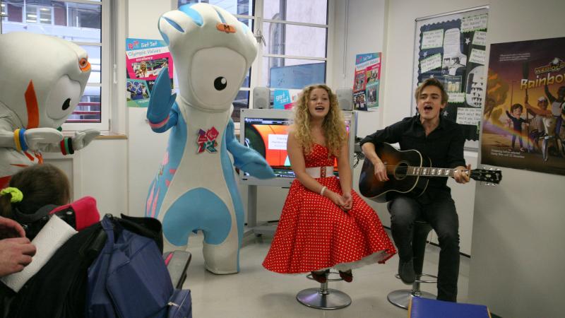 Mandeville with Tom and Carrie Fletcher, singers of the "On a Rainbow" song