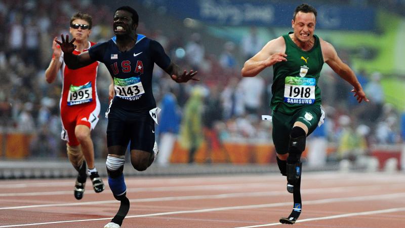Oscar Pistorius and Jerome Singleton fighting for victory