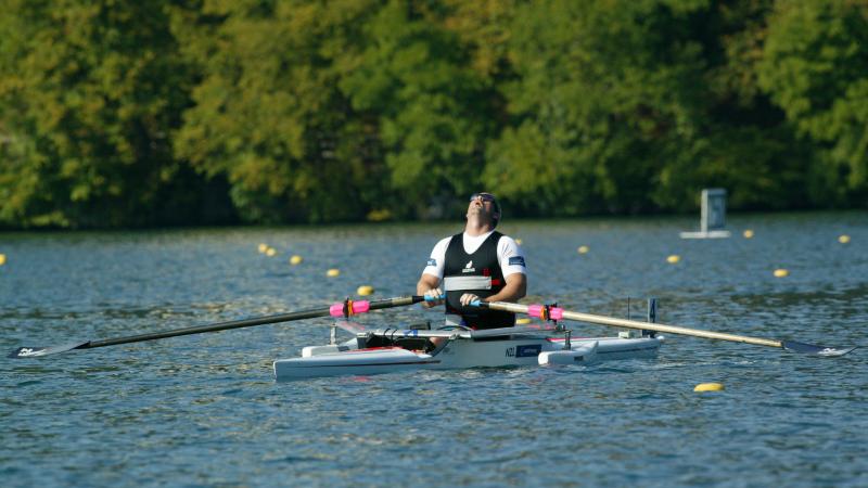 A picture of a rower affted by his effort