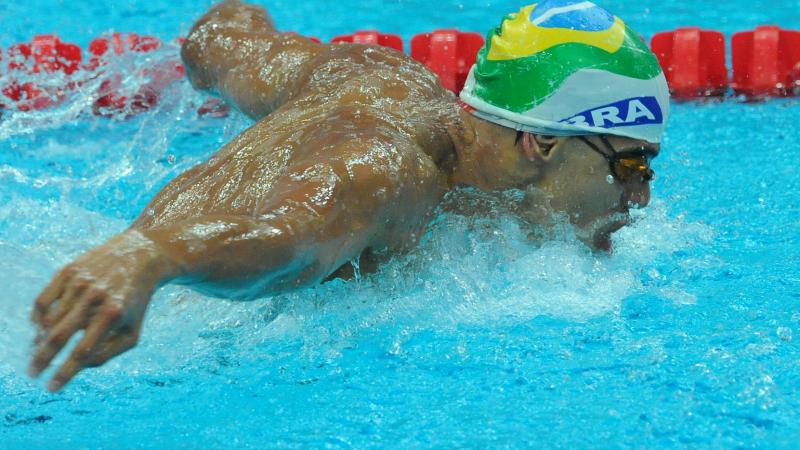 A picture of a man swimming