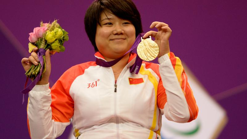 Zhang Cuiping celebrates with her gold medal