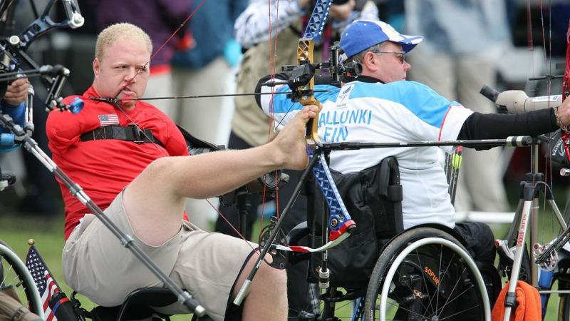 Matt Stutzman competes at London 2012