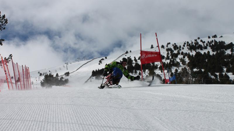 A picture of people sitting in sledges and ready to ski