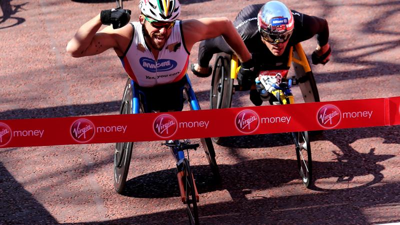 Fearnley beats Hug to 2013 London marathon title