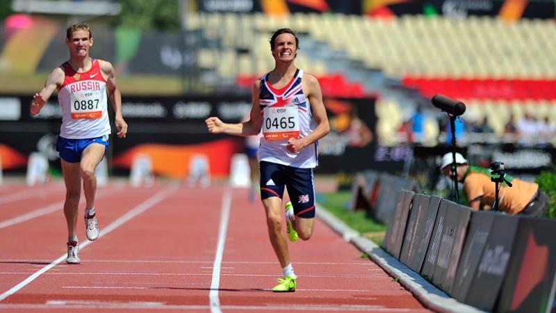 Paul Blake winning the 800m T36