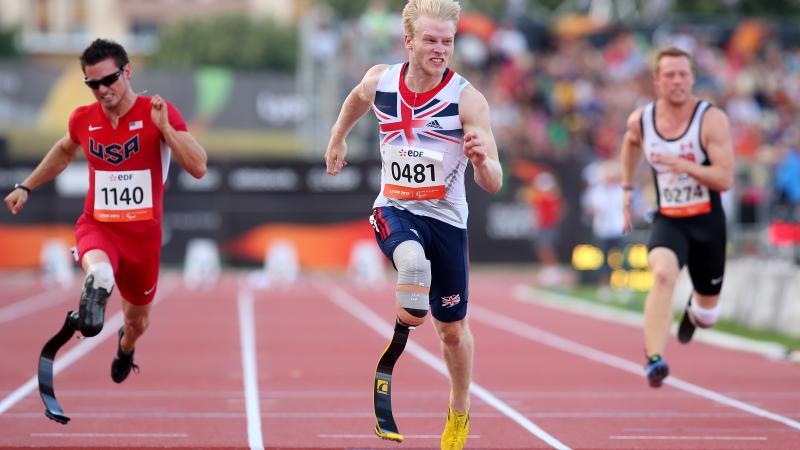 Jonnie Peacock winning the men's 100m T44