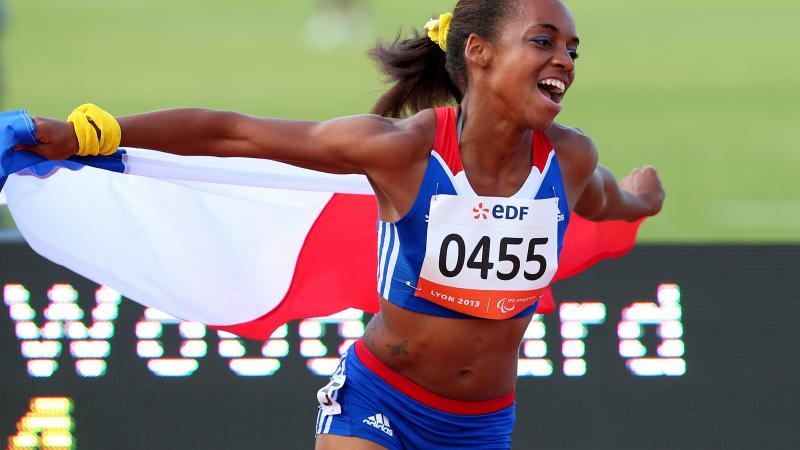 Mandy Francois-Elie winning the 100m T37 in Lyon 2013
