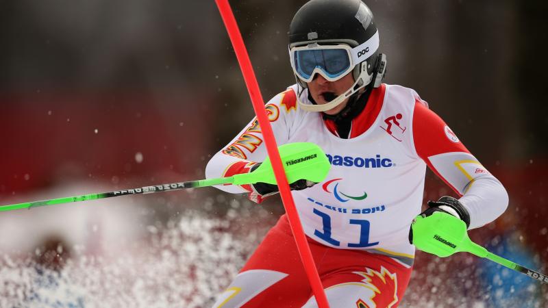 Mac Marcoux in a close-up focussing on the slalom pole in front of him