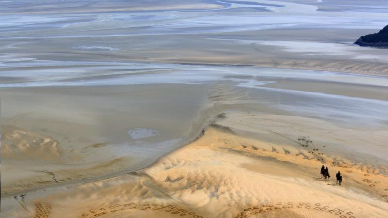 Giant 2.3m by 2.5m horse hoof prints created in the Bay of Mont-Saint-Michel by French artist and sand sculptor Christophe Dumont mark 100 days to the start of the Alltech FEI World Equestrian Games.