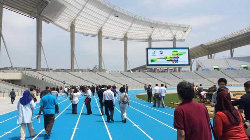 Delegates attending the Incheon 2014 Chef de Mission seminar take a tour of one of the venues.