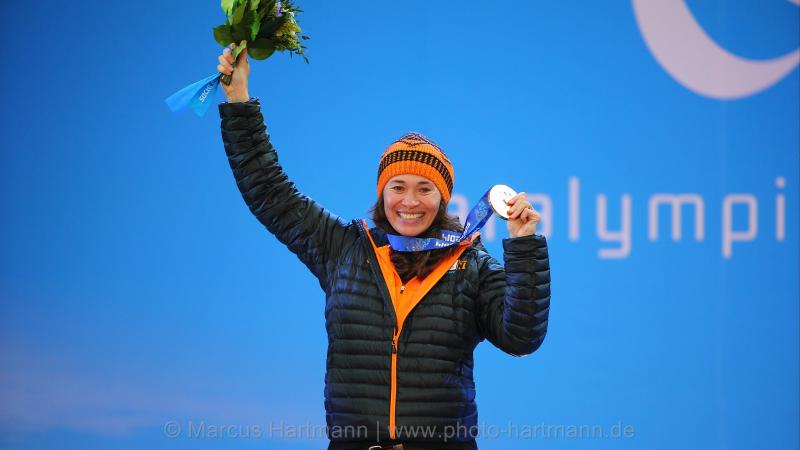 Bibian Mentel-Spee holds medal high
