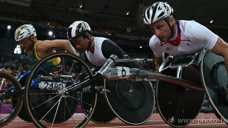 Julien CASOLI, France side by side against his opponents